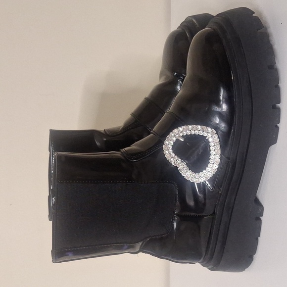 Zara Chunky Lug Sole Rhinestone Heart Buckle Chelsea Boots SZ 6 - Picture 2 of 13